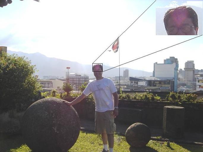  Renato en el Museo Nacional de Costa Rica con las esferas de Piedra, notese la luminosidad en su frente